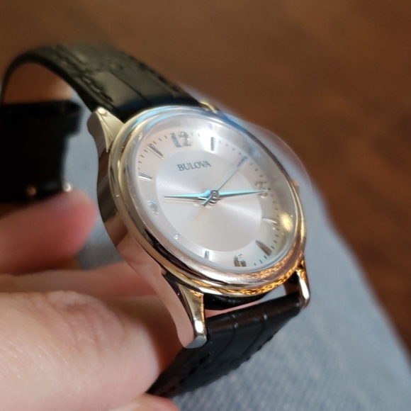 Womens bulova watch - Picture 5 of 8